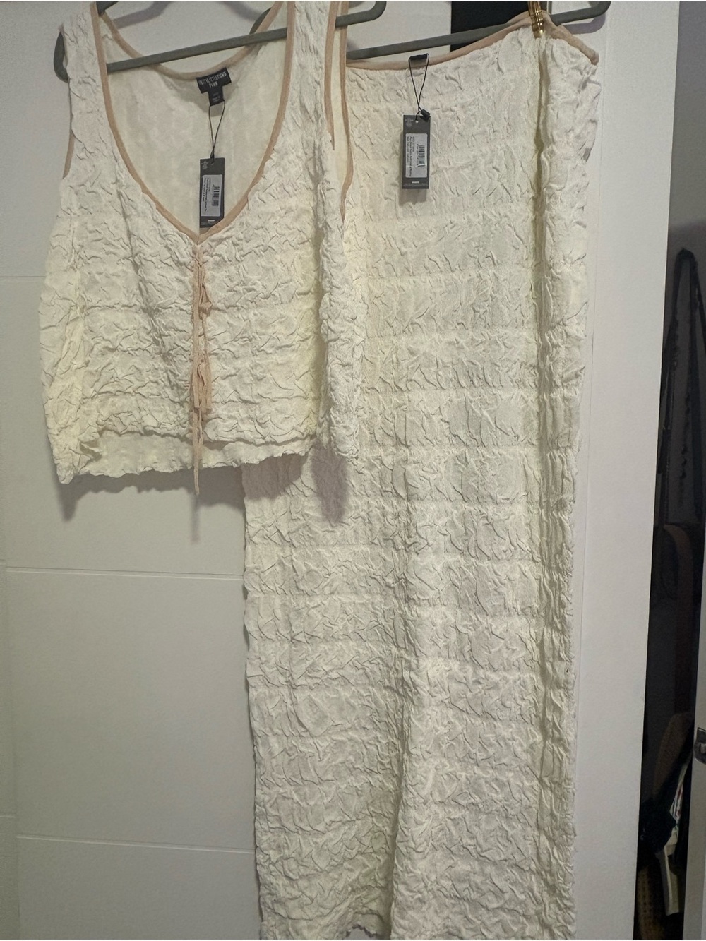 Pretty Little Thing - Women's Cream Textured Two-Piece Skirt Set